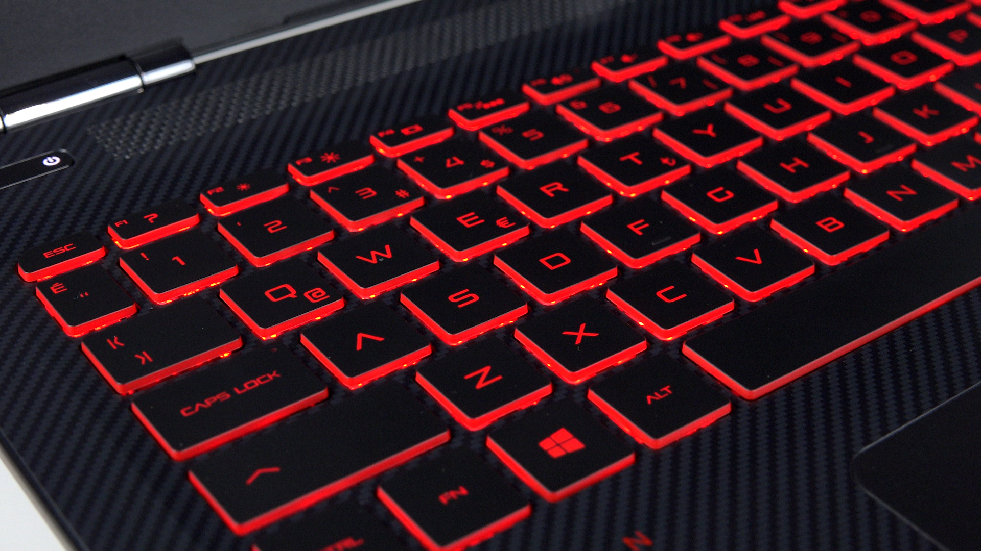 HP Omen oyuncu dizüstüsü incelemesi 'Karbon Fiberli Canavar'