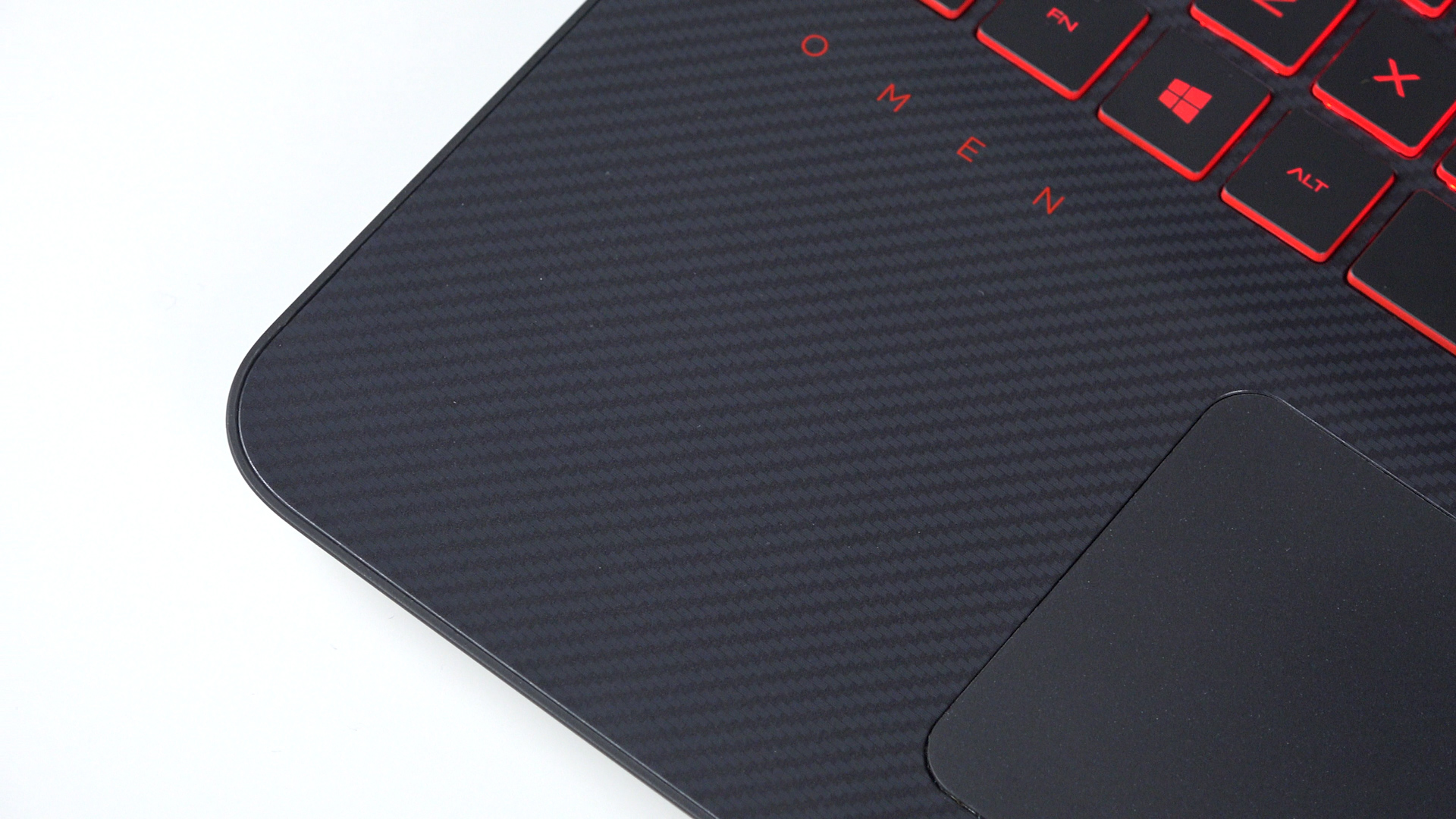 HP Omen oyuncu dizüstüsü incelemesi 'Karbon Fiberli Canavar'