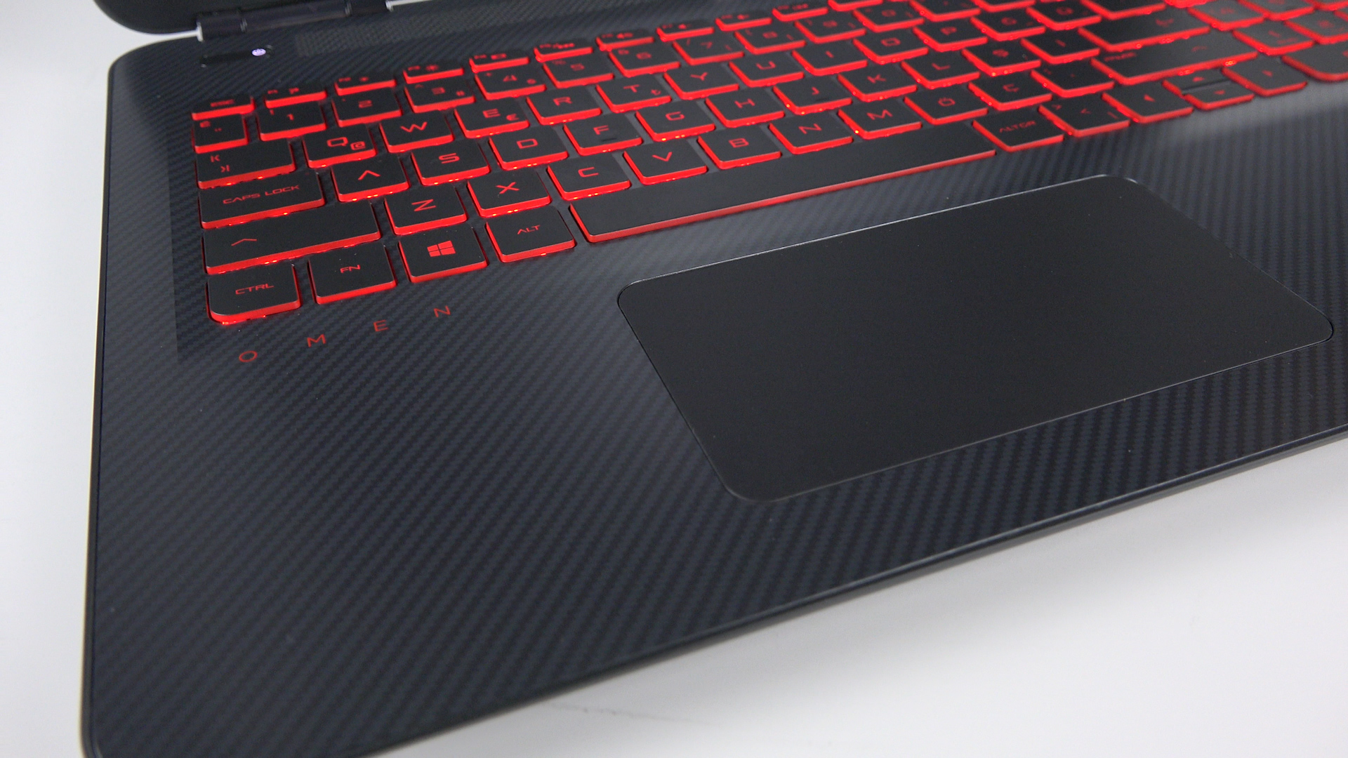 HP Omen oyuncu dizüstüsü incelemesi 'Karbon Fiberli Canavar'