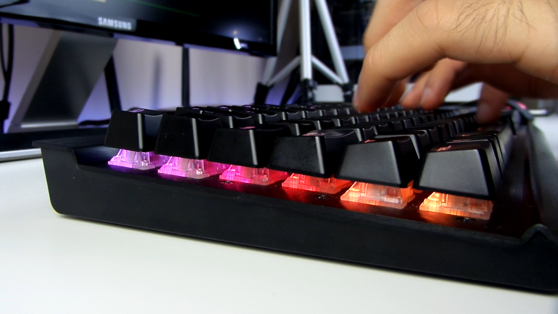 Corsair K70 RGB Rapidfire incelemesi 'Cherry MX Speed ile En Hızlılardan'