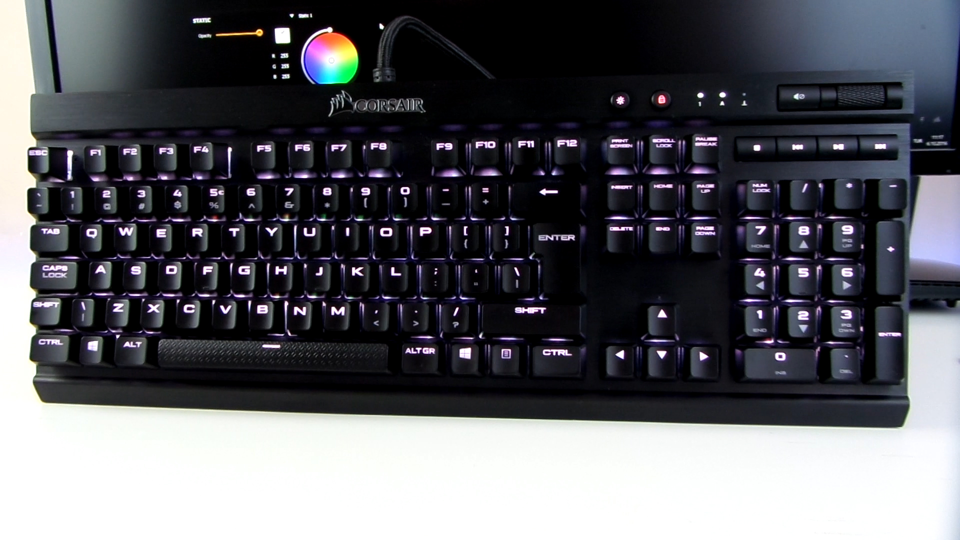 Corsair K70 RGB Rapidfire incelemesi 'Cherry MX Speed ile En Hızlılardan'