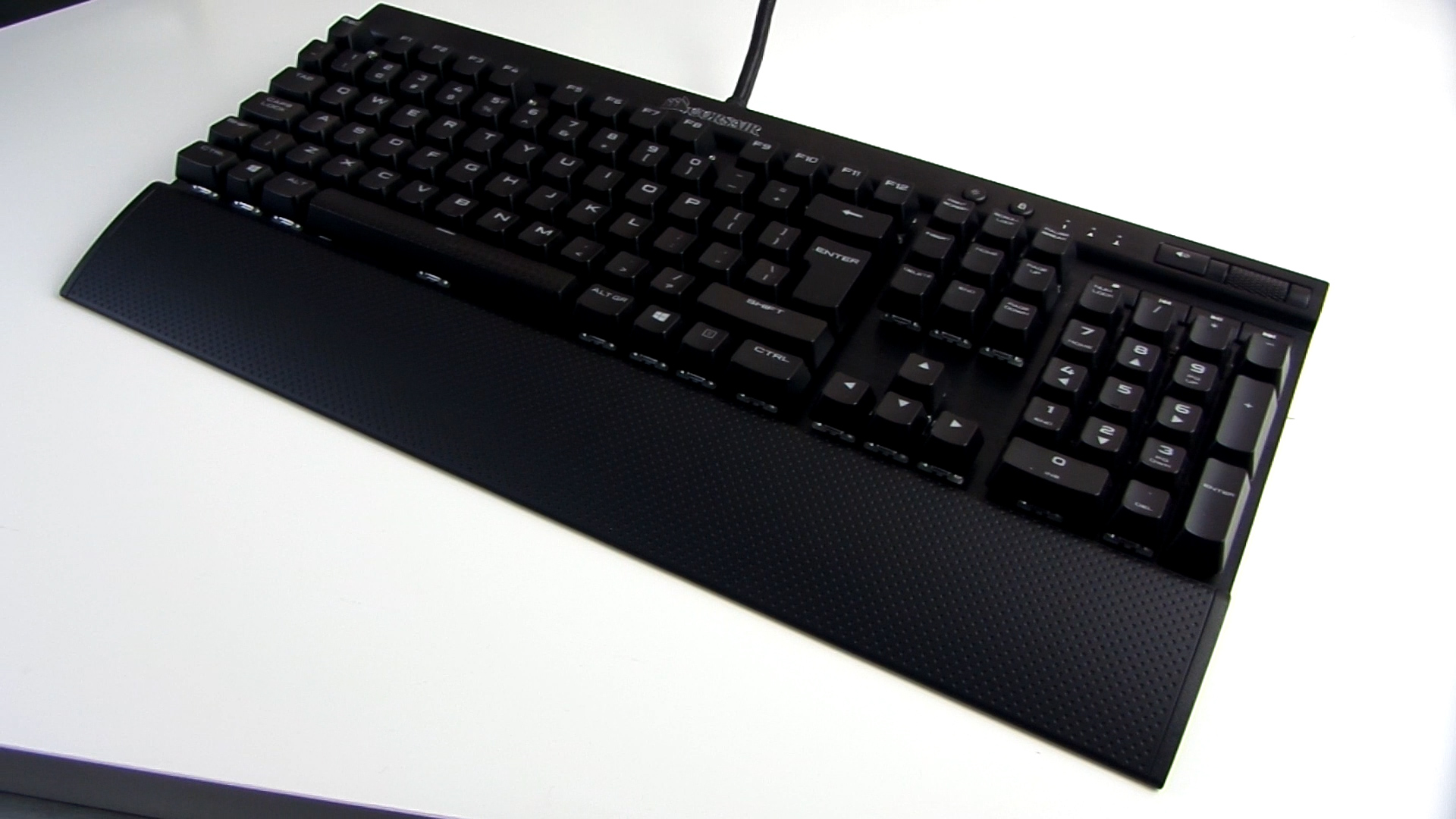 Corsair K70 RGB Rapidfire incelemesi 'Cherry MX Speed ile En Hızlılardan'