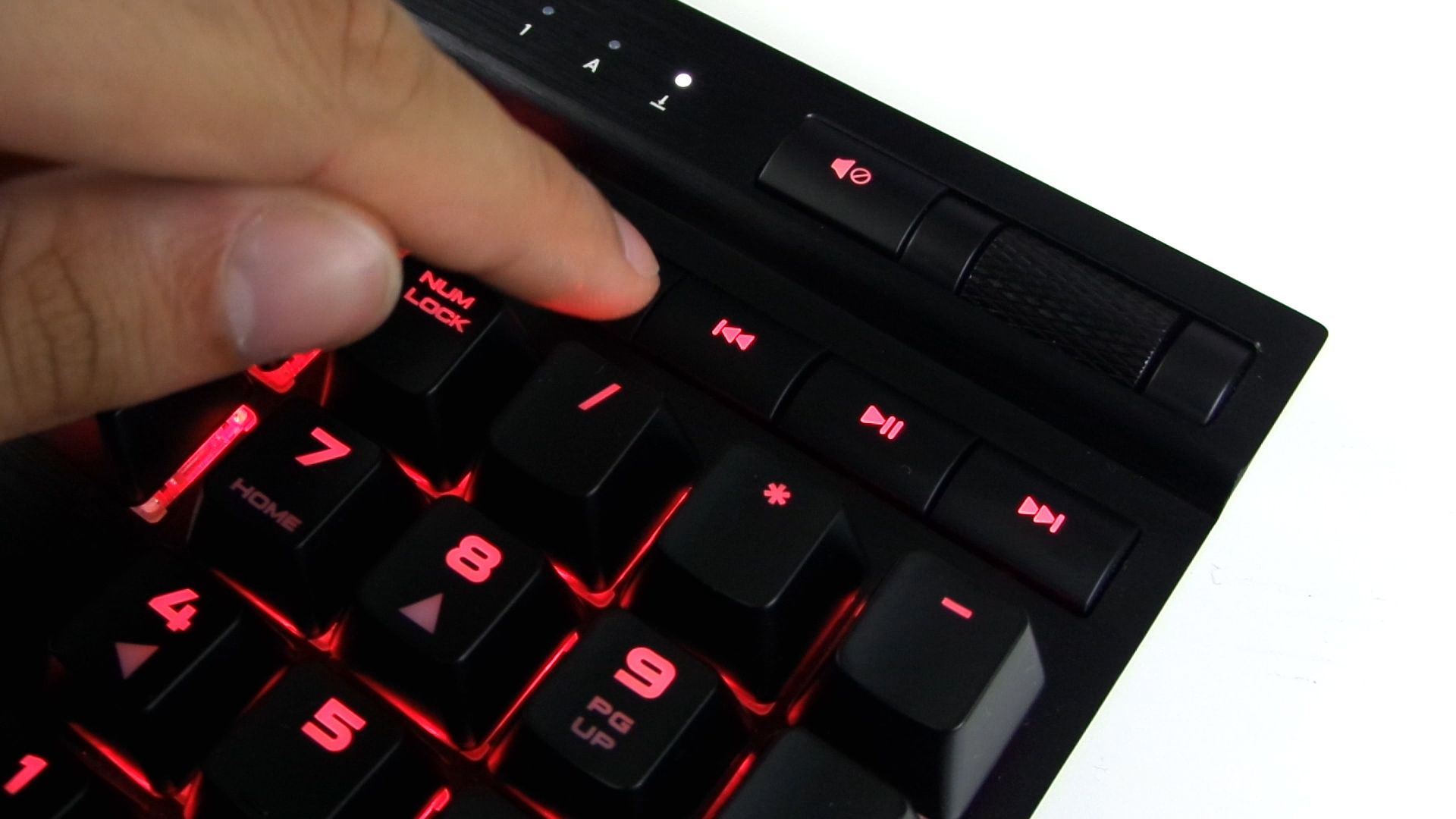 Corsair K70 RGB Rapidfire incelemesi 'Cherry MX Speed ile En Hızlılardan'