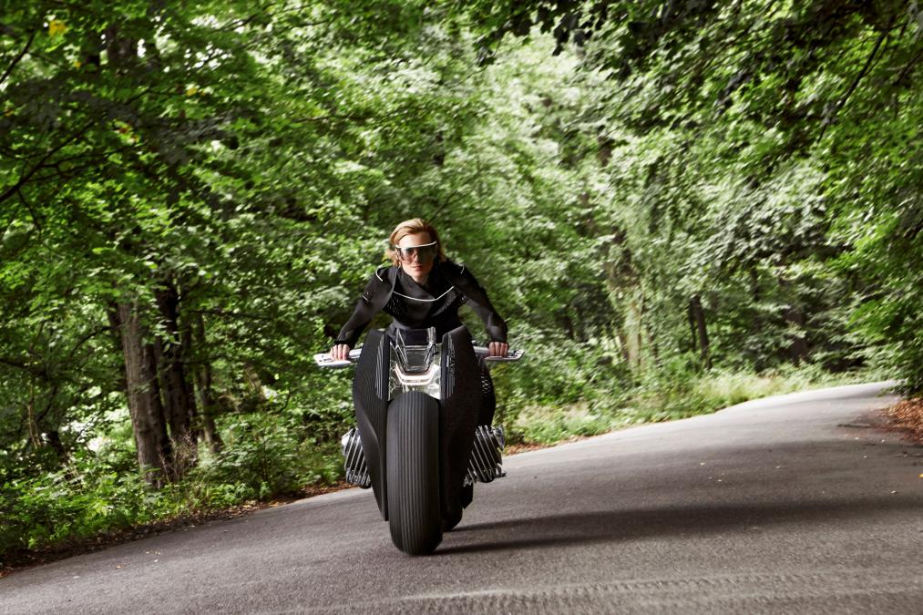 Geleceğin motosikletlerine BMW yorumu: BMW Motorrad Vision Next 100