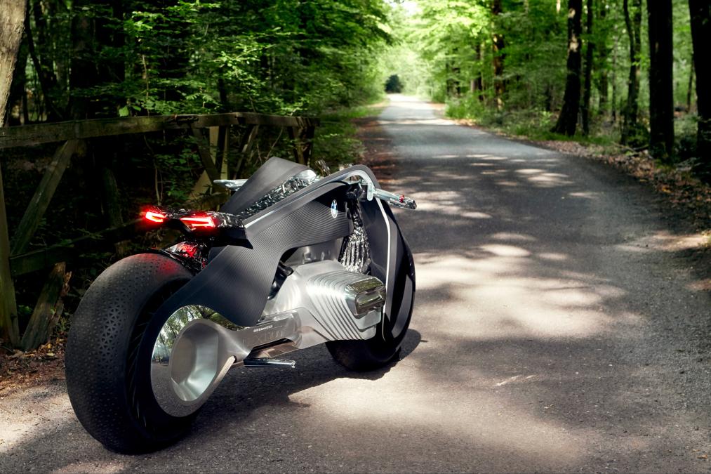 Geleceğin motosikletlerine BMW yorumu: BMW Motorrad Vision Next 100