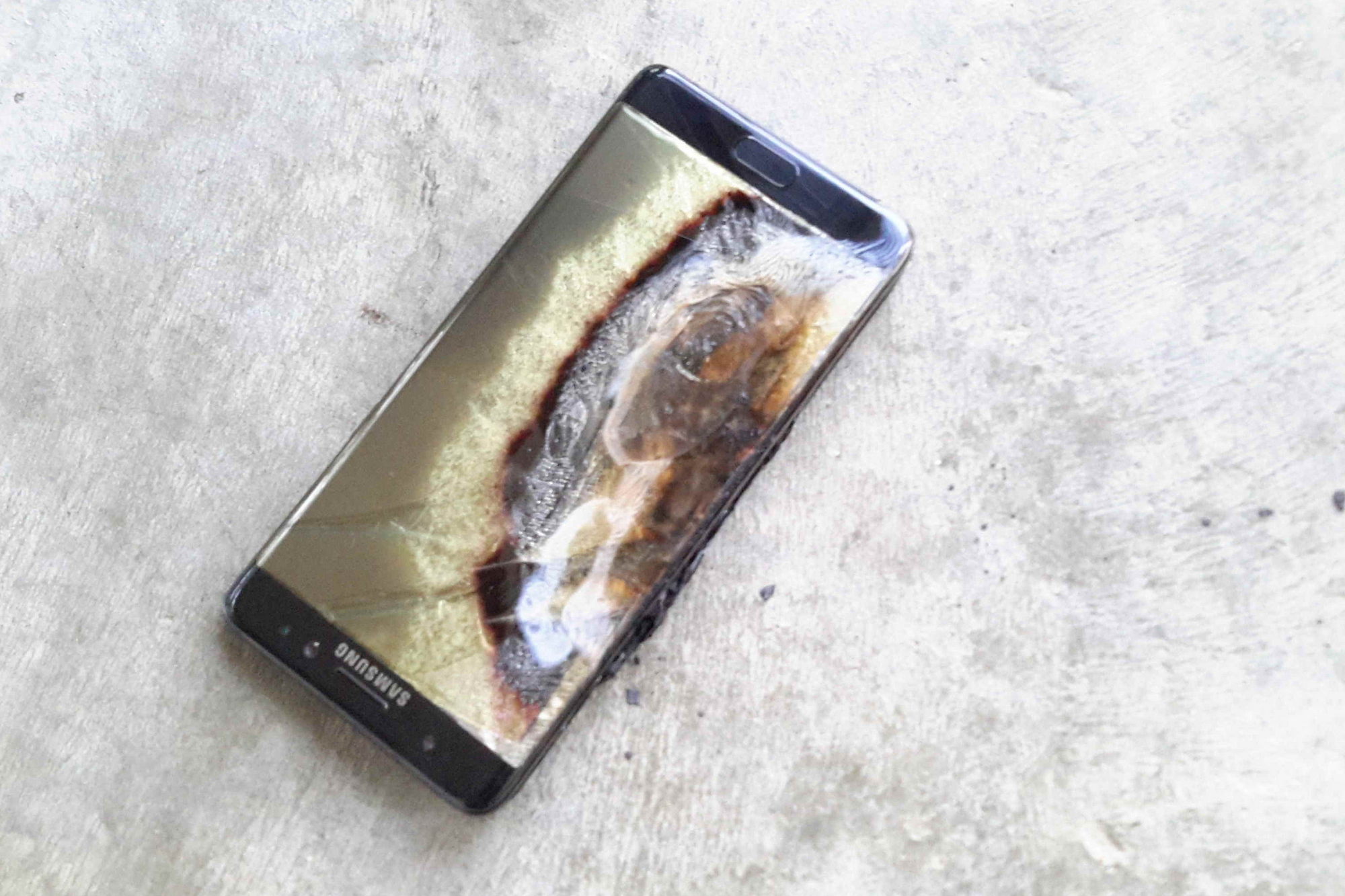 Galaxy Note 7 ile uçağa binene 556 bin lira para, 10 yıl hapis cezası