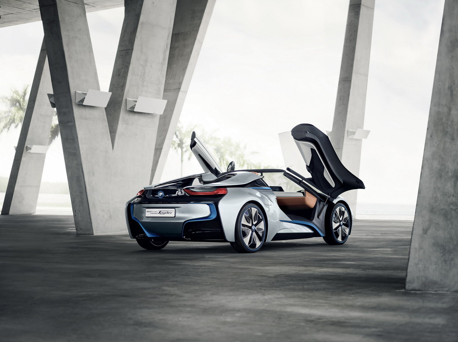 Üstü açık BMW i8 Spyder 2018 yılında geliyor