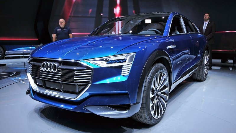 Audi'nin tamamen elektrikli araç serisi 'e-tron' adını kullanacak