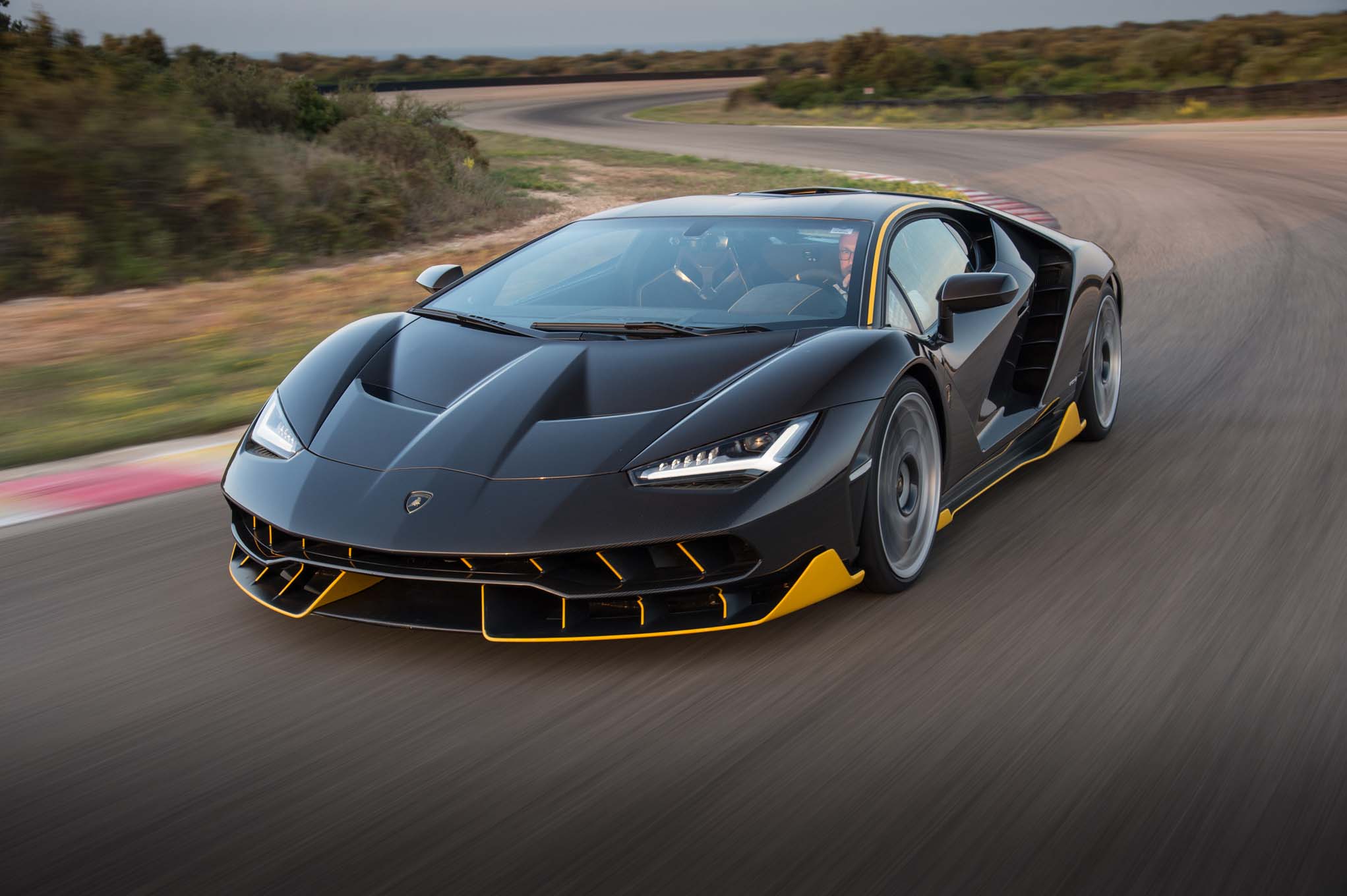 Lamborghini ve MIT yeni hafif materyallerin üretimi için birlikte çalışıyor