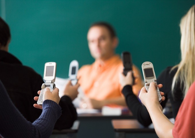 Liselerde telefon kullanımına yeni düzenleme