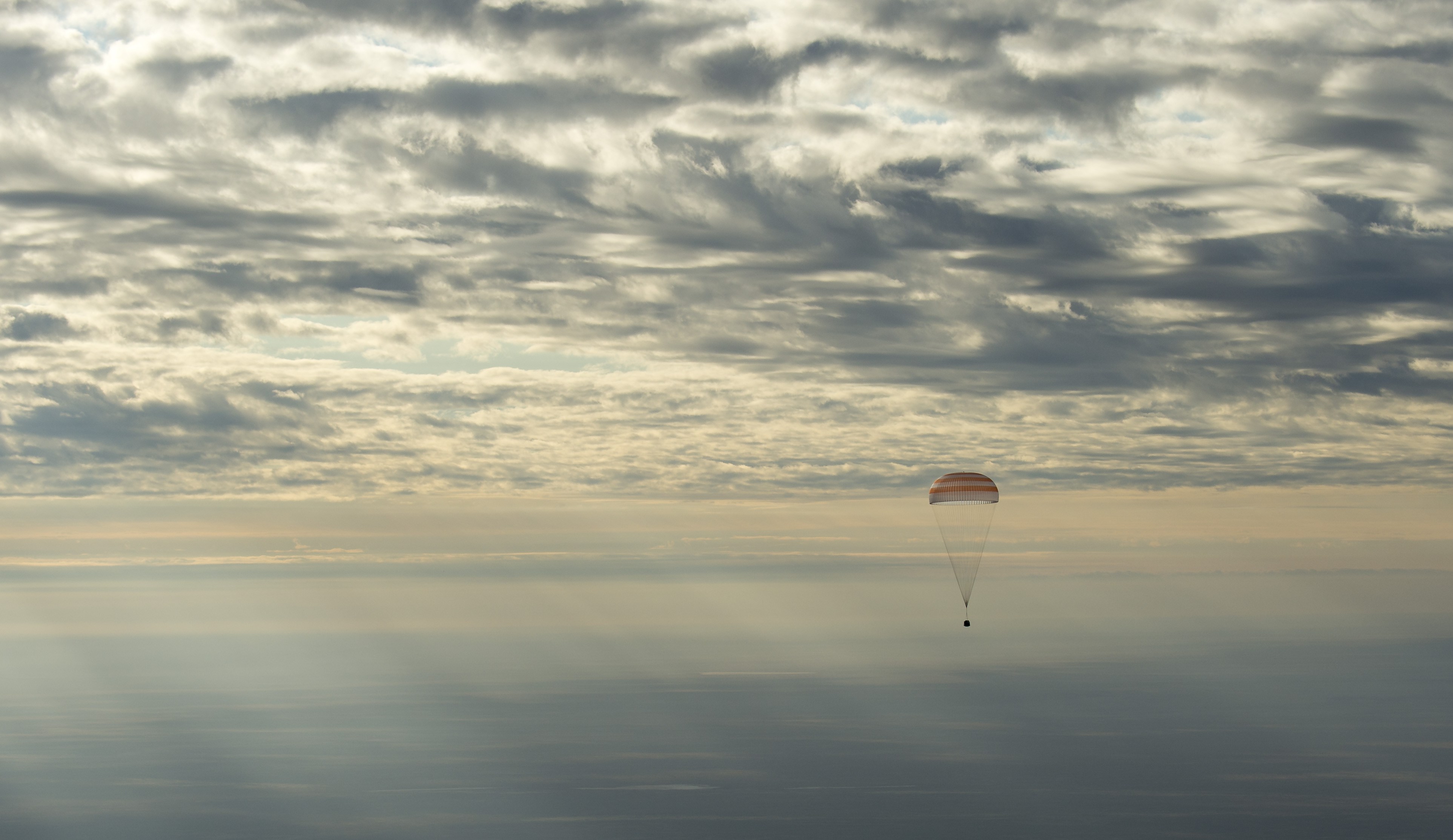 Soyuz uzay kapsülü işte böyle Yeryüzü'ne indi