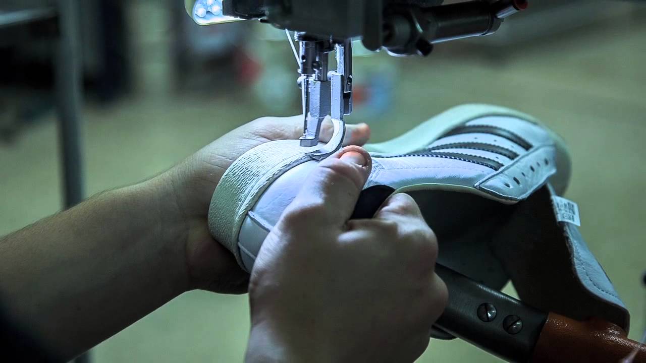 Adidas’tan Çin’i rahatsız eden hamle: robotlar ayakkabı üretecek