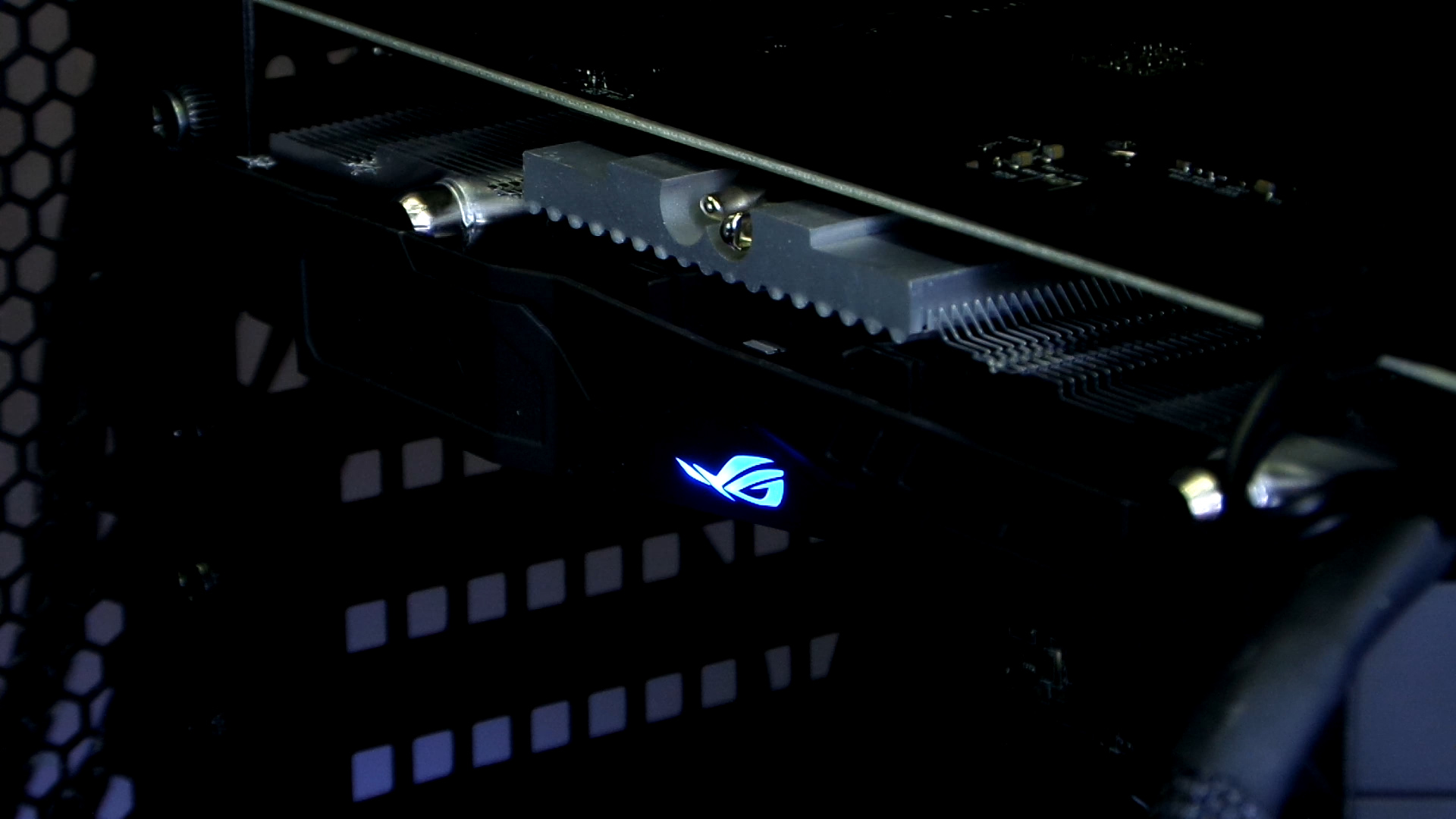 Asus GTX1050Ti Strix incelemesi 'Daha verimli, daha performanslı'