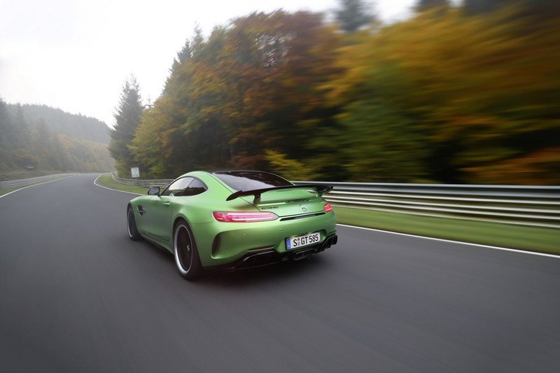 Mercedes AMG GT R, 7:10.9 dakika tur zamanı ile Nürburgring rekorunu kırdı