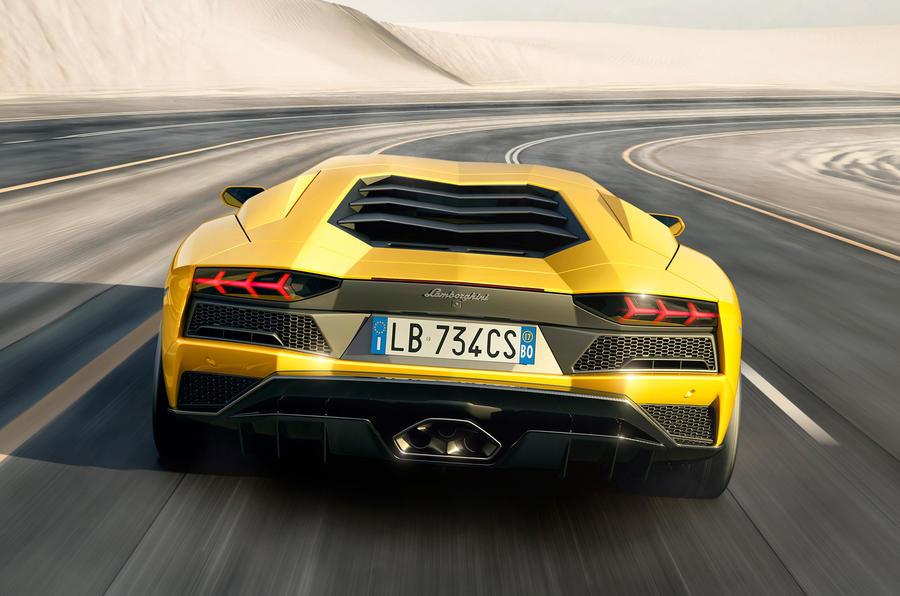 Lamborghini Aventador S: Daha güçlü, daha yetenekli