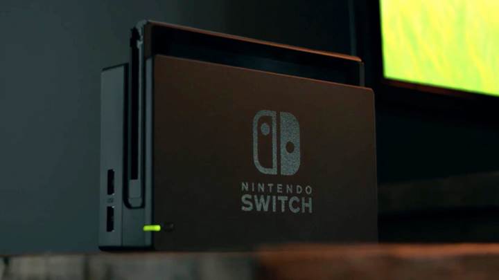 Nintendo Switch tablette farklı dock üzerinde farklı