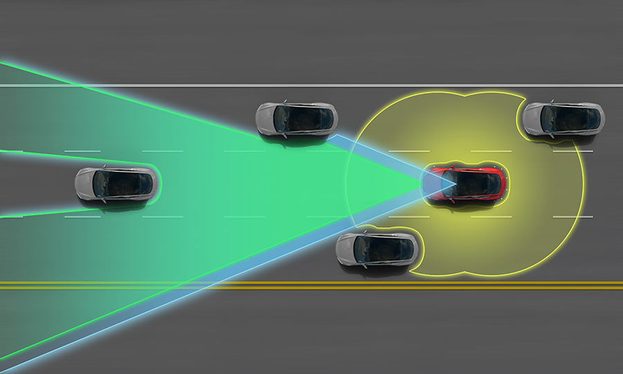 Tesla otoyolda gerçekleşen kazayı önceden tahmin ederek sürücünün hayatını kurtardı