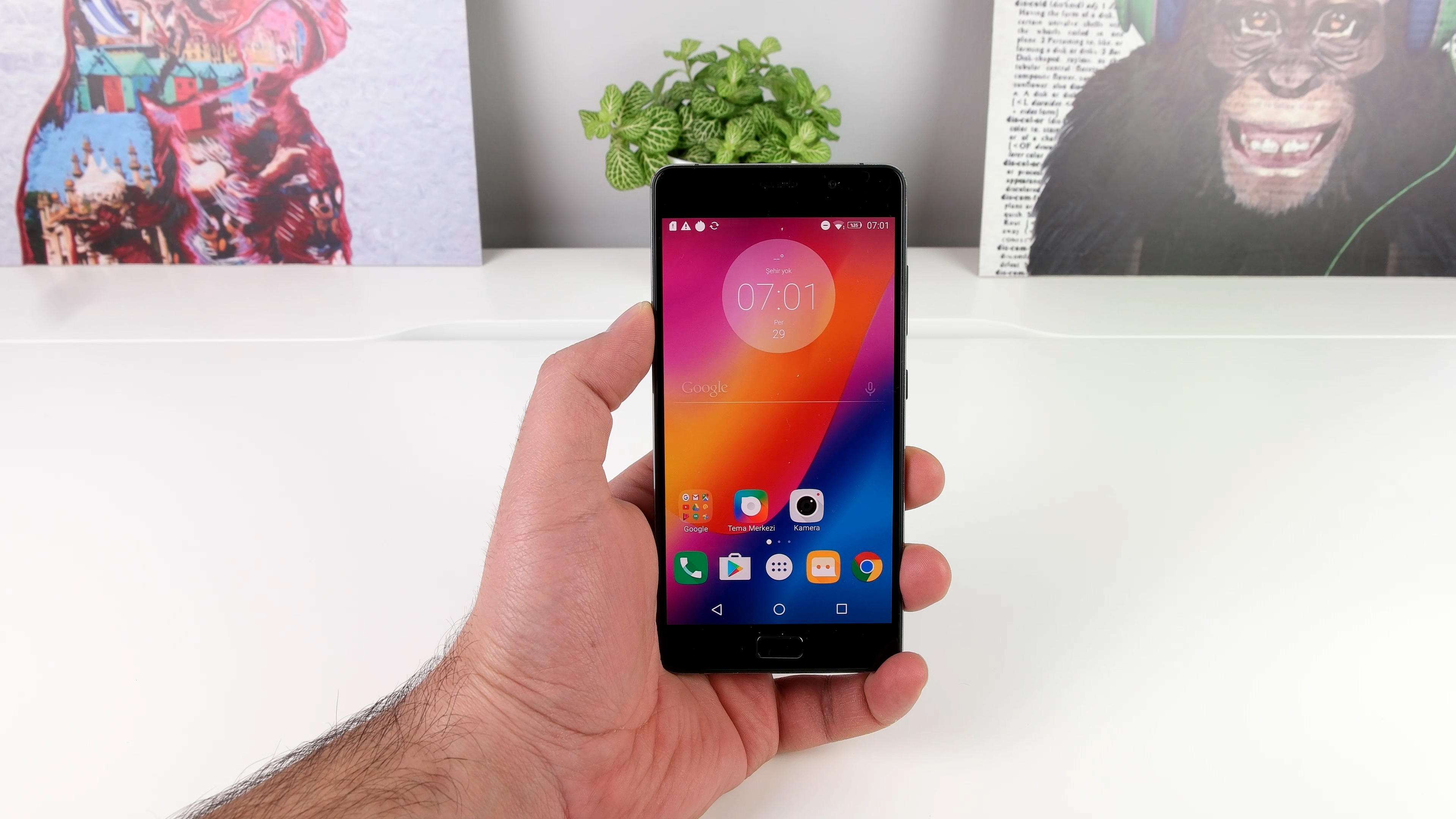 Lenovo P2 inceleme videosu: Pil canavarı telefon mercek altında