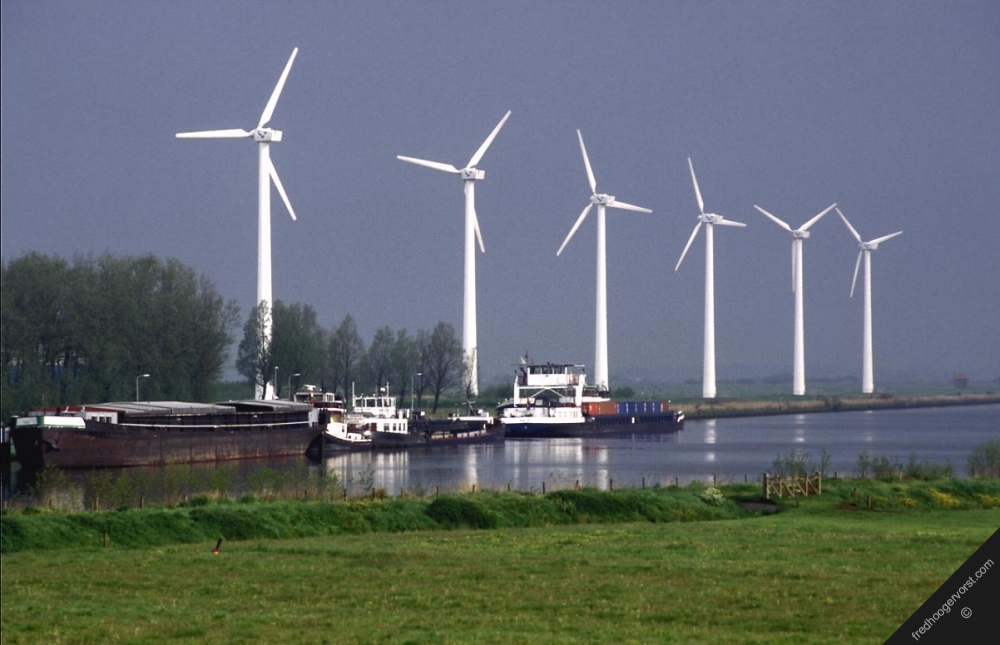 Hollanda, raylı sistemlerinin enerjisini rüzgardan sağlamaya başladı