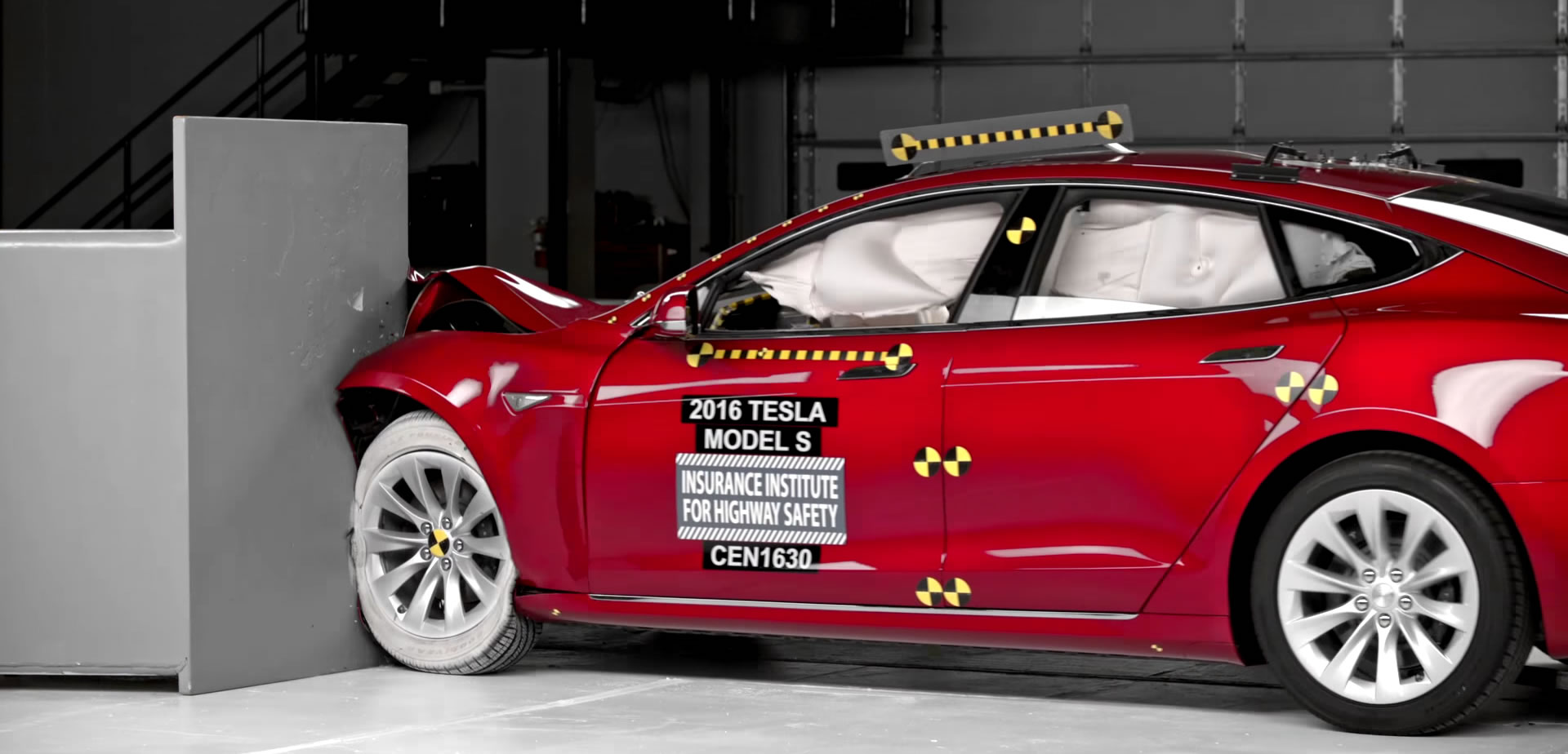 Model S çarpışma testlerinde düşük puan alınca Tesla üretimde değişikliğe gitti