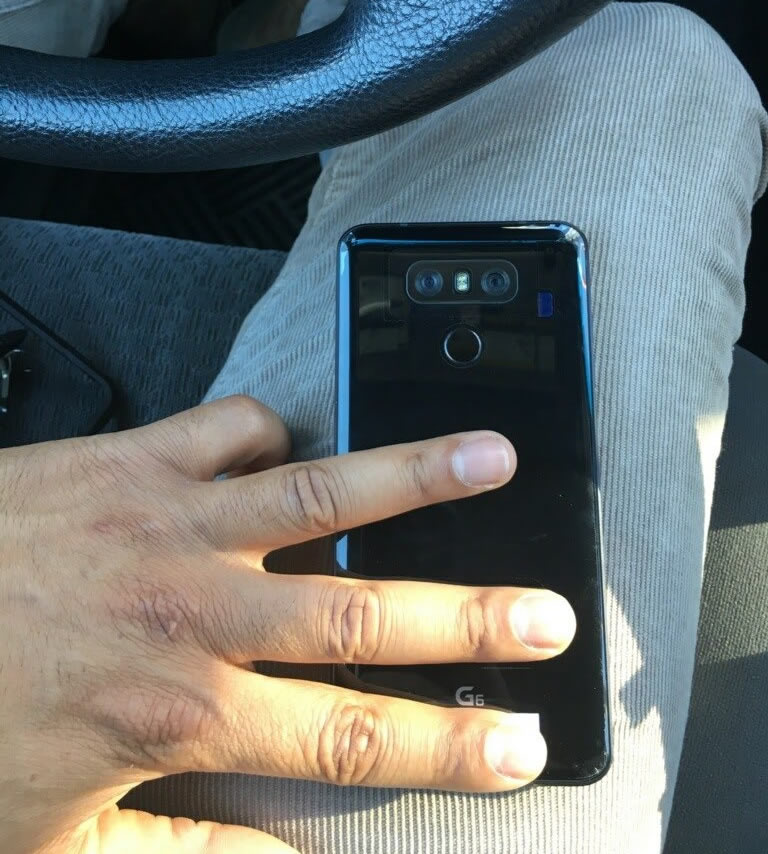 Parlak siyah renkli LG G6 göründü