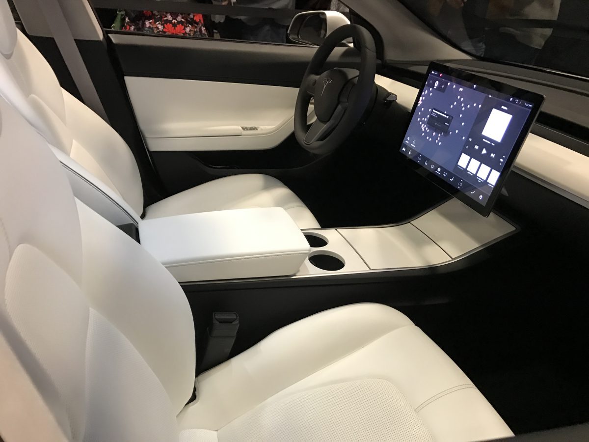 Tesla’nın uygun fiyatlı aracı Model 3’ten ilgi uyandıran görüntüler