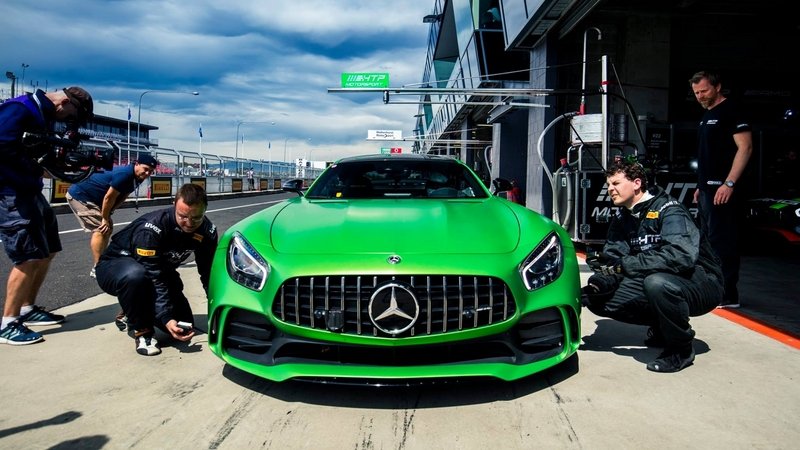 Mercedes-AMG GT R pist rekorlarına bir yenisini ekledi