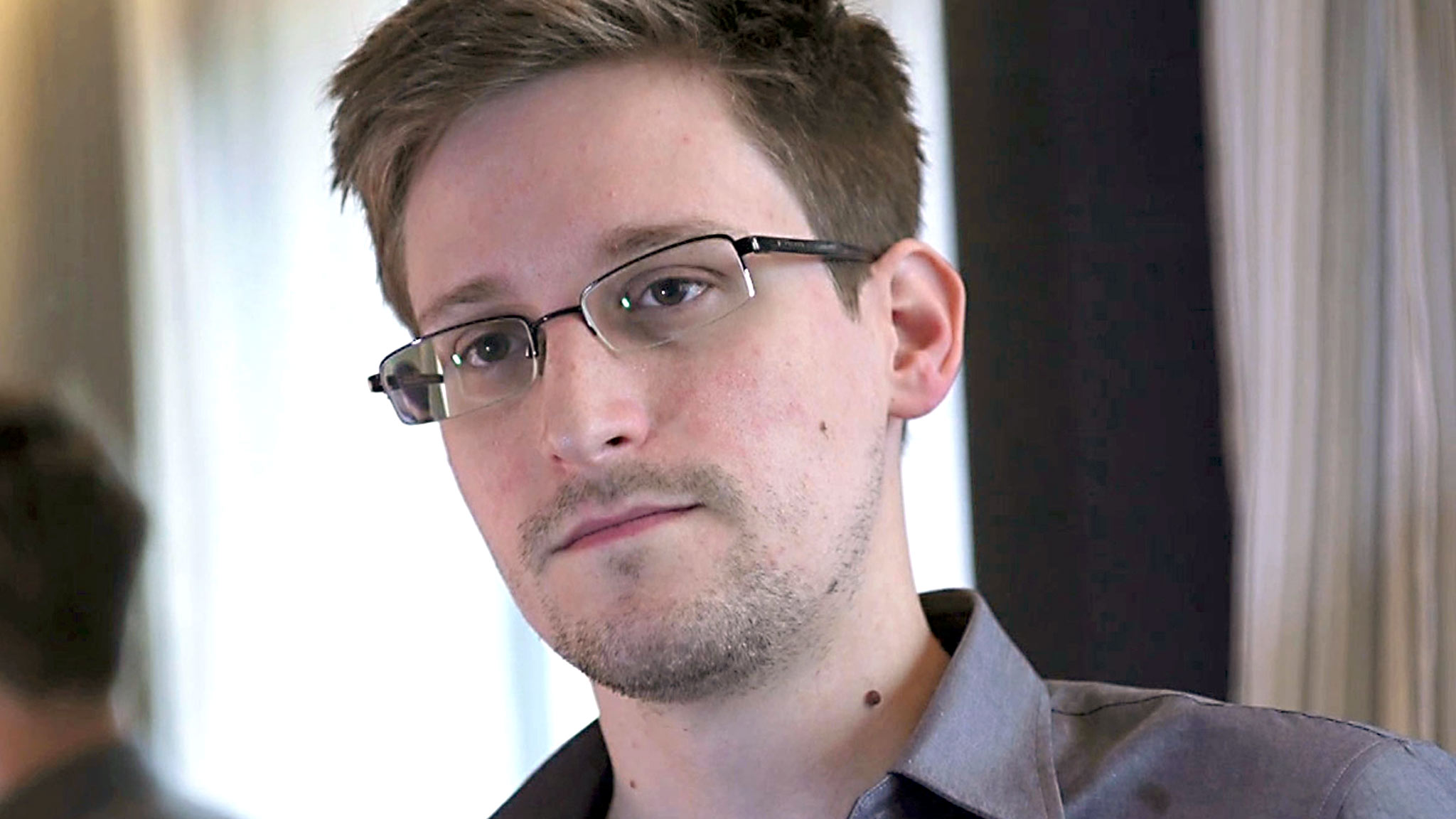 Rusya'dan sevgilerle: Snowden iade edilebilir