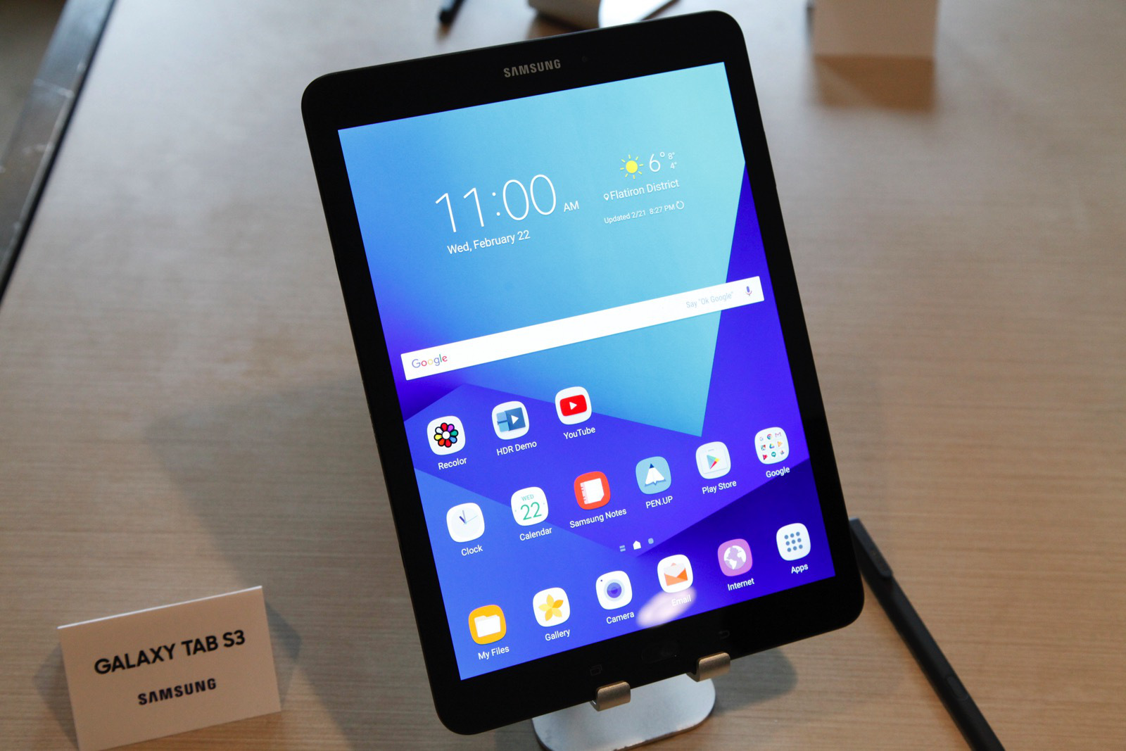 Samsung, Galaxy Tab S3’ü ve Galaxy Book’u tanıttı