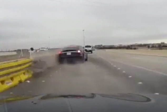 Tesla kaza sonrası yine uyardı: Otomatik pilot sadece bir yardımcı!