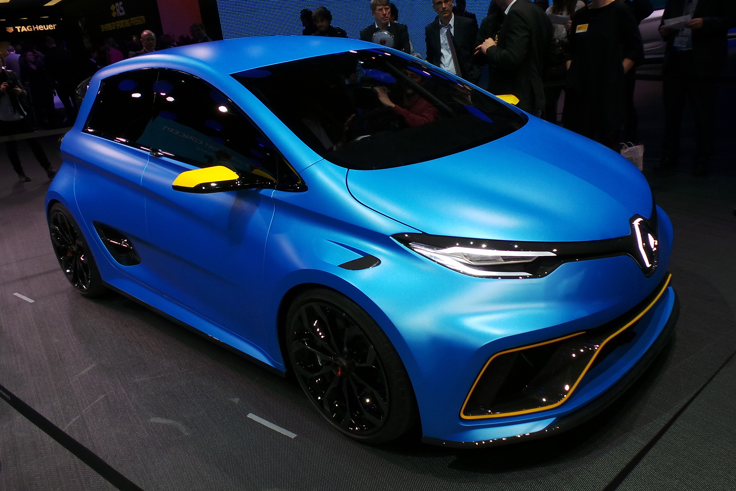 Renault'nun elektrikli hot hatchi ile tanışın: Zoe E-Sport Concept
