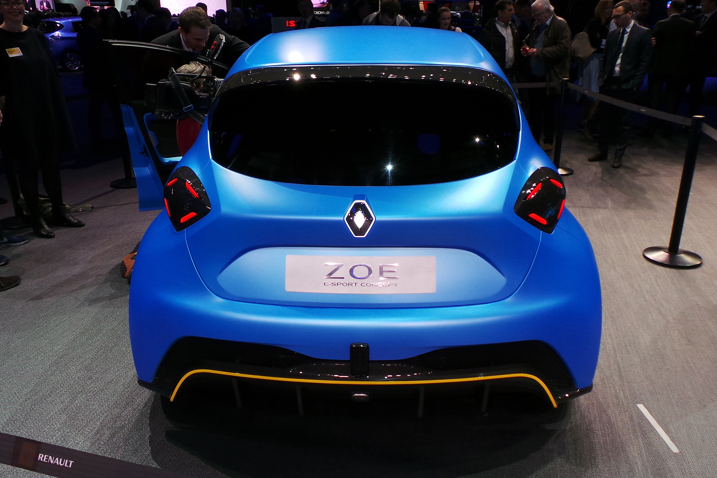 Renault'nun elektrikli hot hatchi ile tanışın: Zoe E-Sport Concept