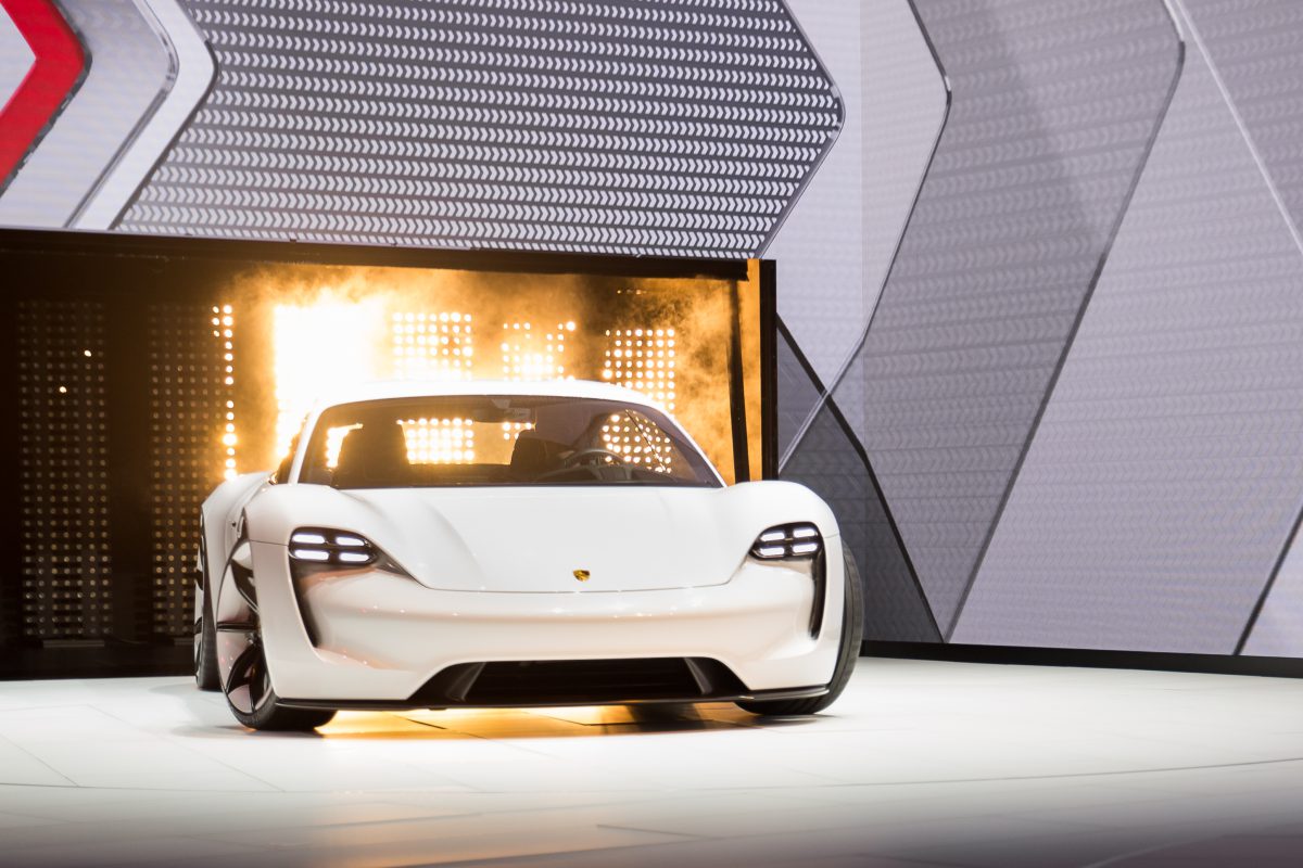 Porsche, Tesla’nın yolundan gidecek: Mission-E’den haber var!
