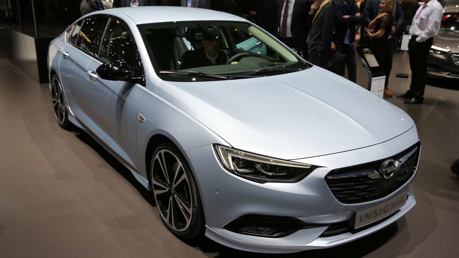 Opel yeni Insignia'nın üretimi için butona bastı
