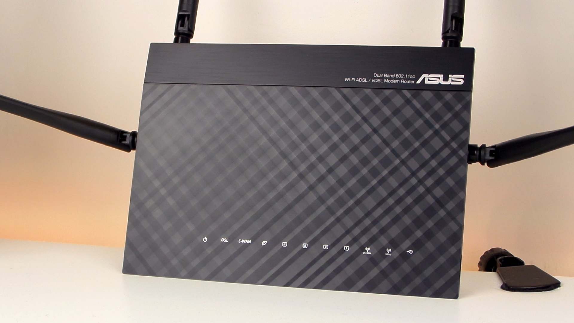 Asus DSL-AC55U modem/router incelemesi 'Torrent destekli, çekim alanı iyi'