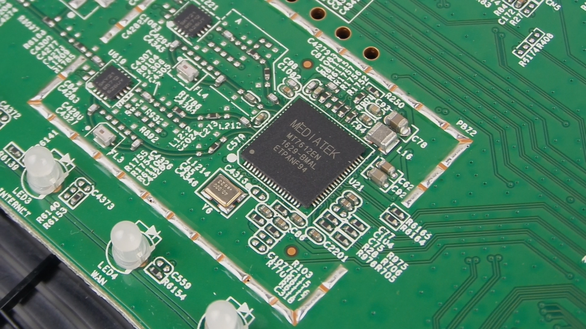 Asus DSL-AC55U modem/router incelemesi 'Torrent destekli, çekim alanı iyi'