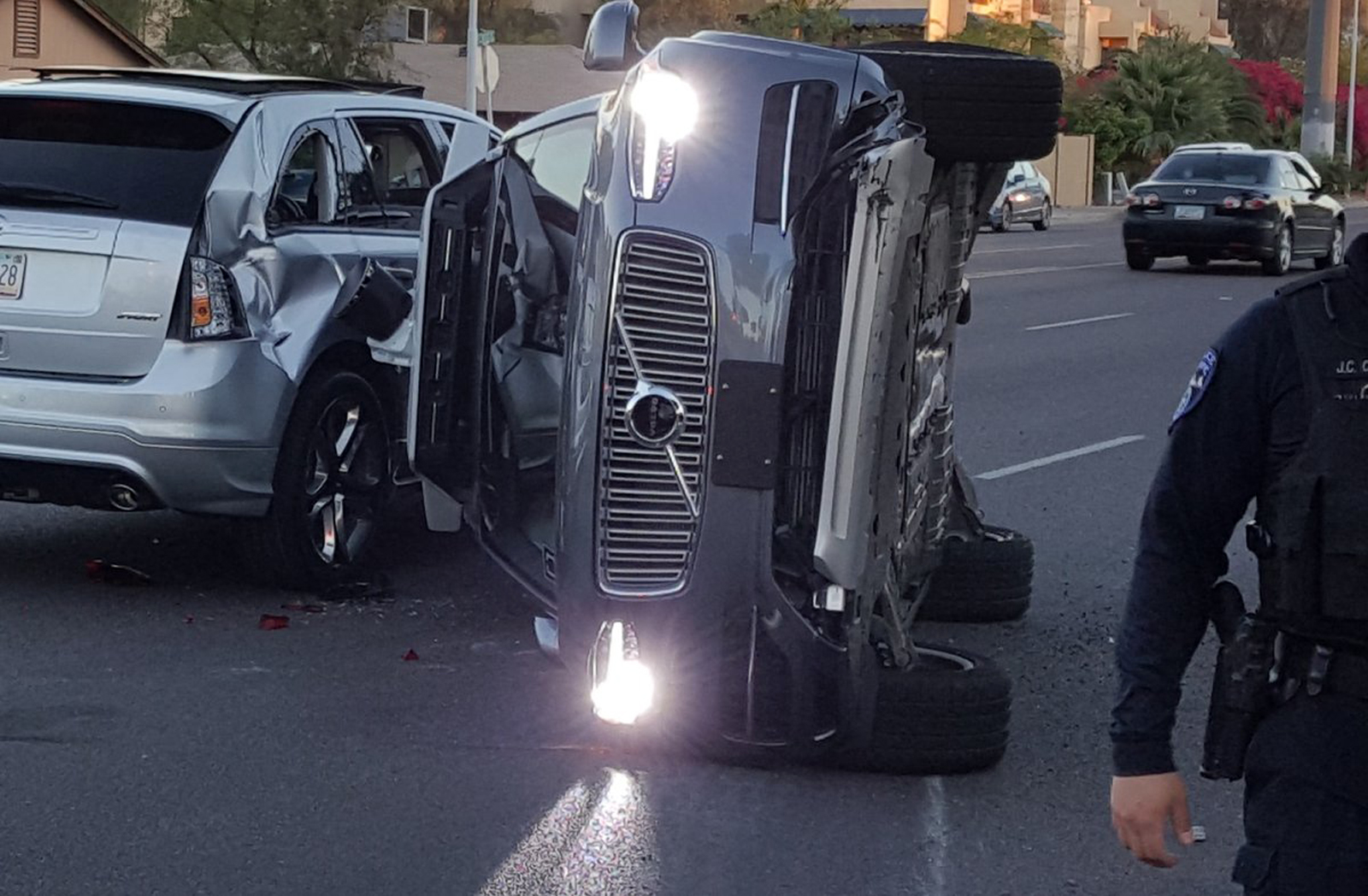 Uber’in otonom aracı kaza yaptı: Şirket test sürüşlerini askıya aldı