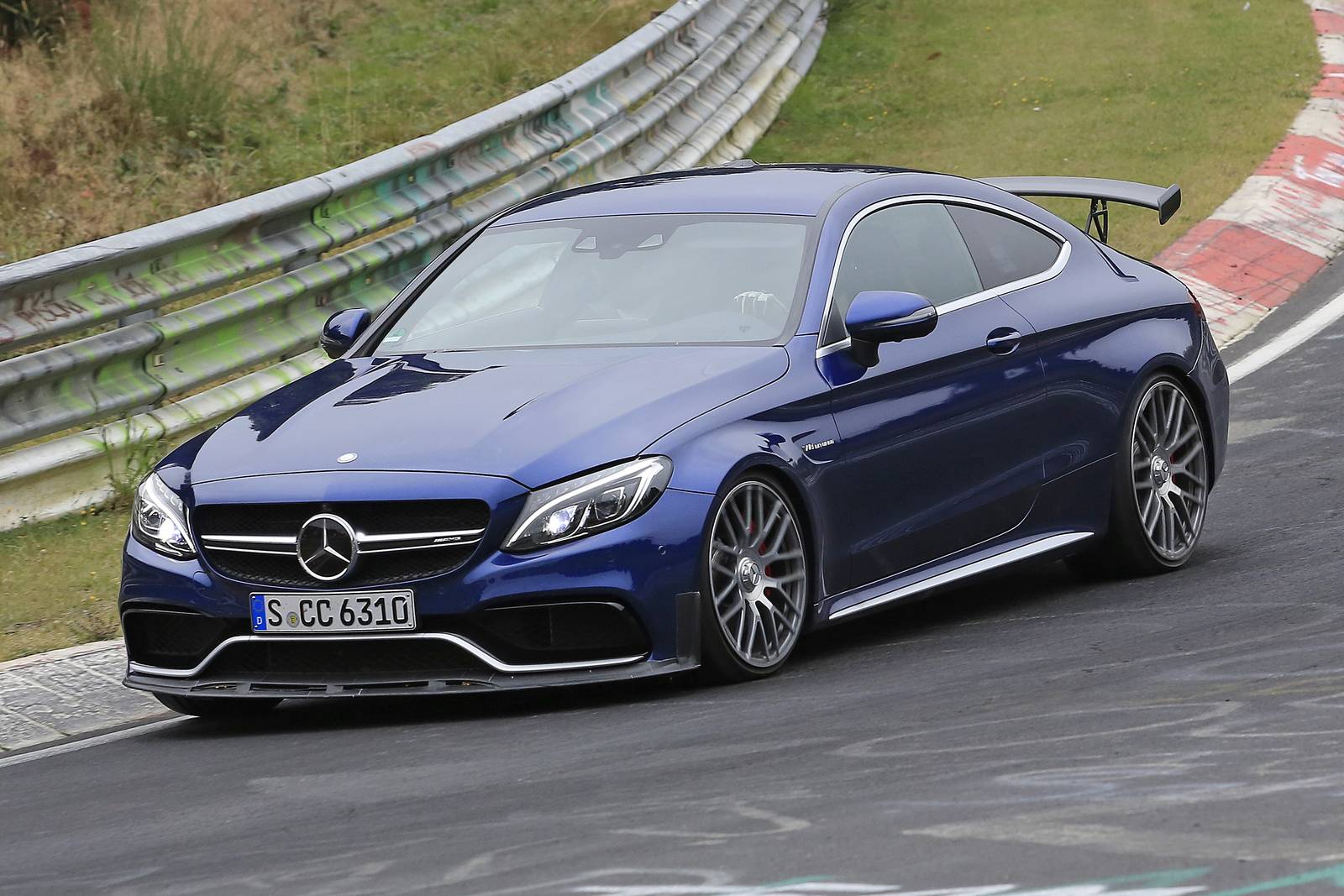 Daha güçlü bir Mercedes-AMG C63 R modeli yolda olabilir