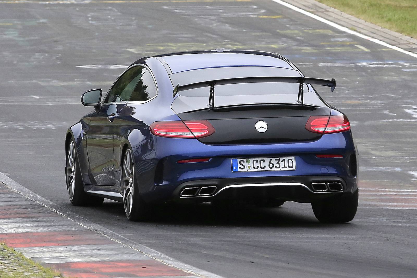 Daha güçlü bir Mercedes-AMG C63 R modeli yolda olabilir