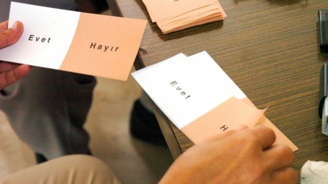 Referandum 2017 uygulamaları mobil mağazalarda yer aldı