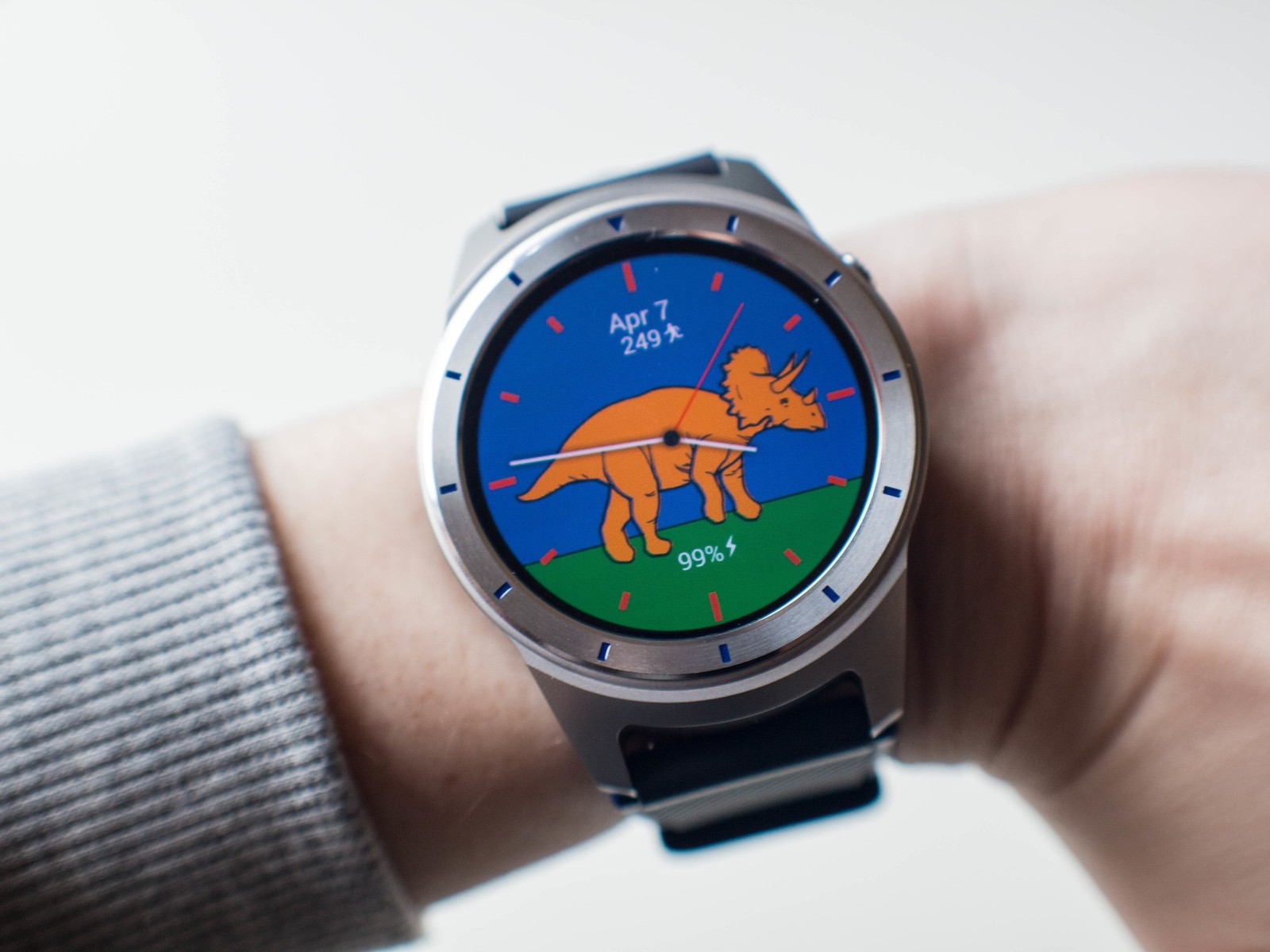 ZTE uygun fiyatlı Android Wear saatini tanıttı