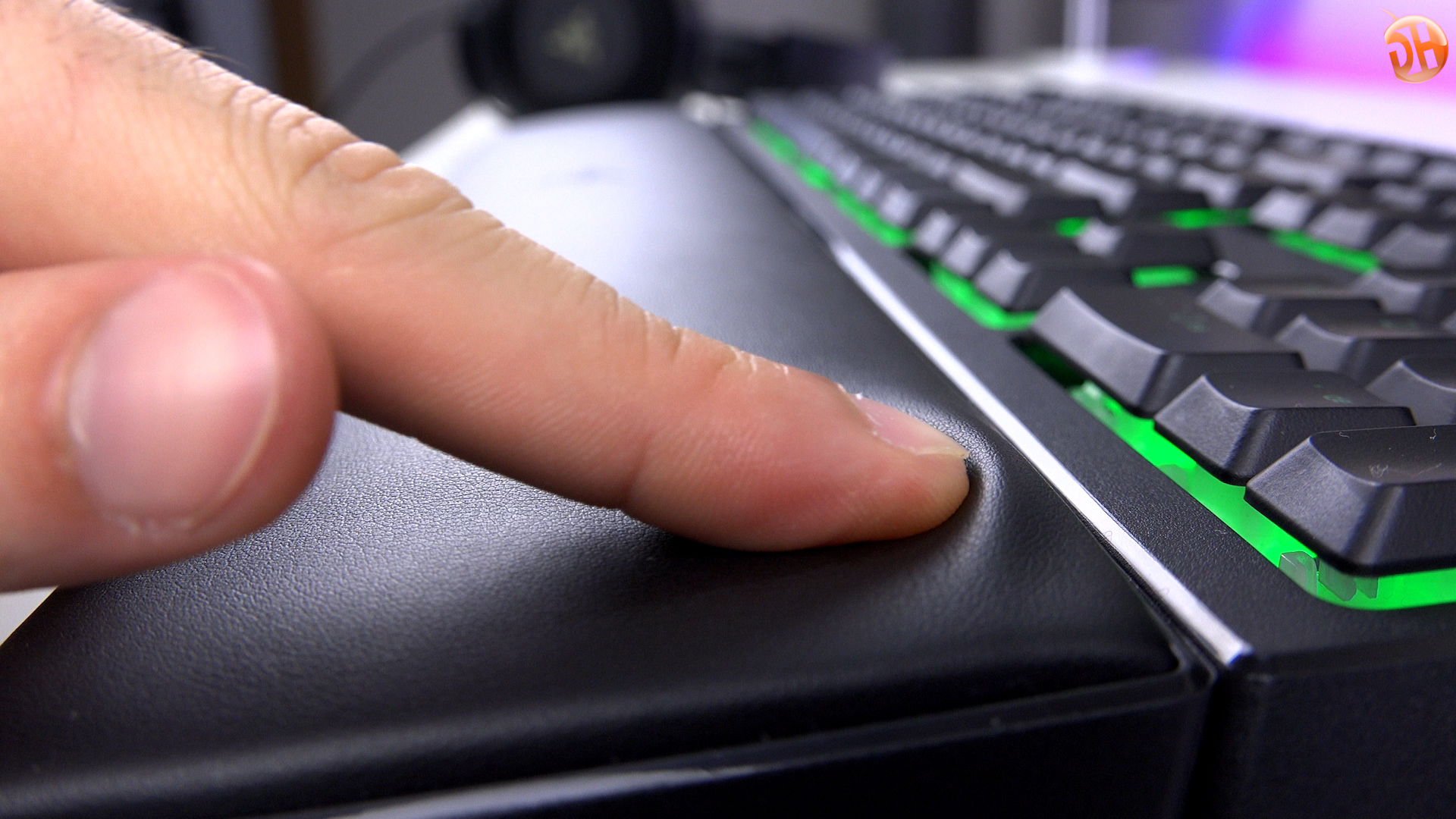 Razer Ornata incelemesi 'Mecha Membrane, yastık gibi bileklik, şahane RGB aydınlatma'