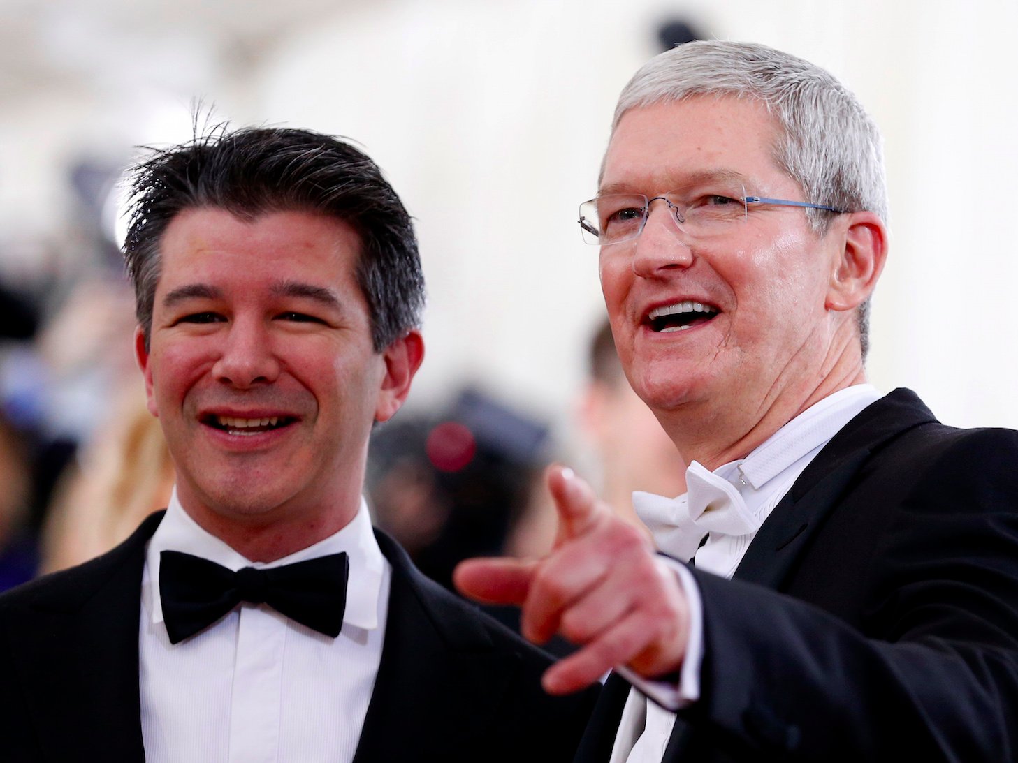 Tim Cook, Uber'i App Store'dan kaldırmakla tehdit etmiş