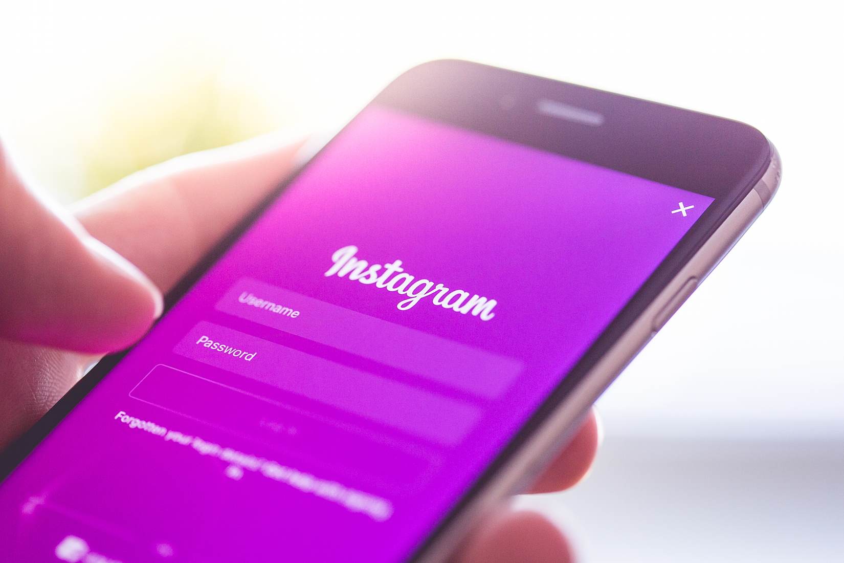 Instagram, bilinmeyen bir sebeple çöktü