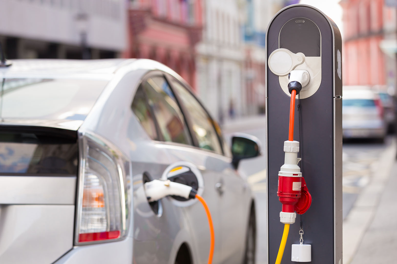 Elektrikli otomobillerin hızını artıracak batarya