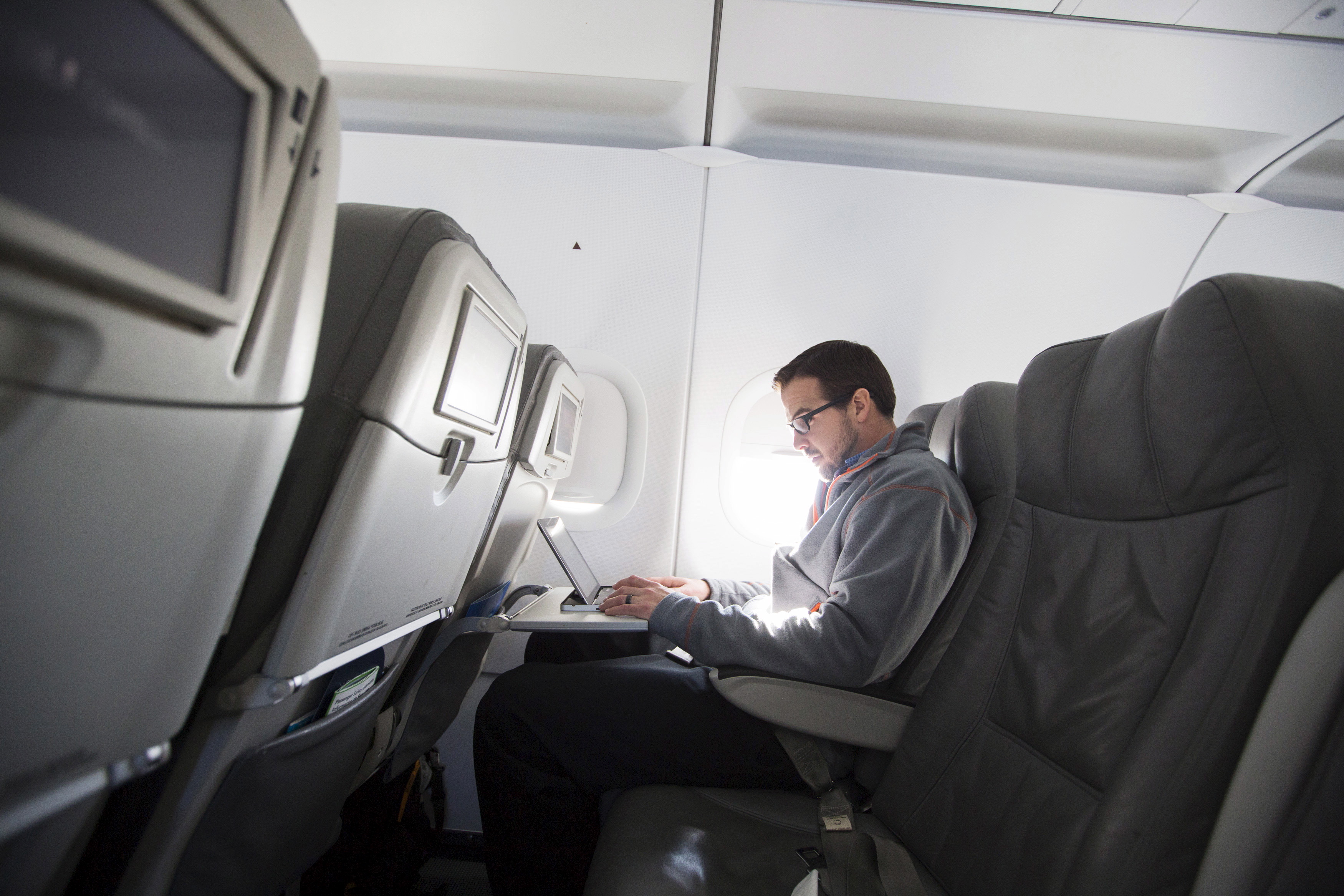 Uçakta bilgisayar ve tablet yasağı Avrupa’ya da sıçrıyor