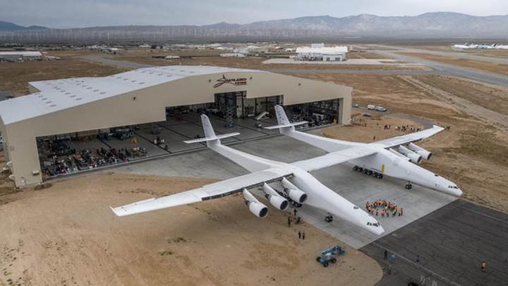 Dünyanın en büyük uçağı testlere hazır