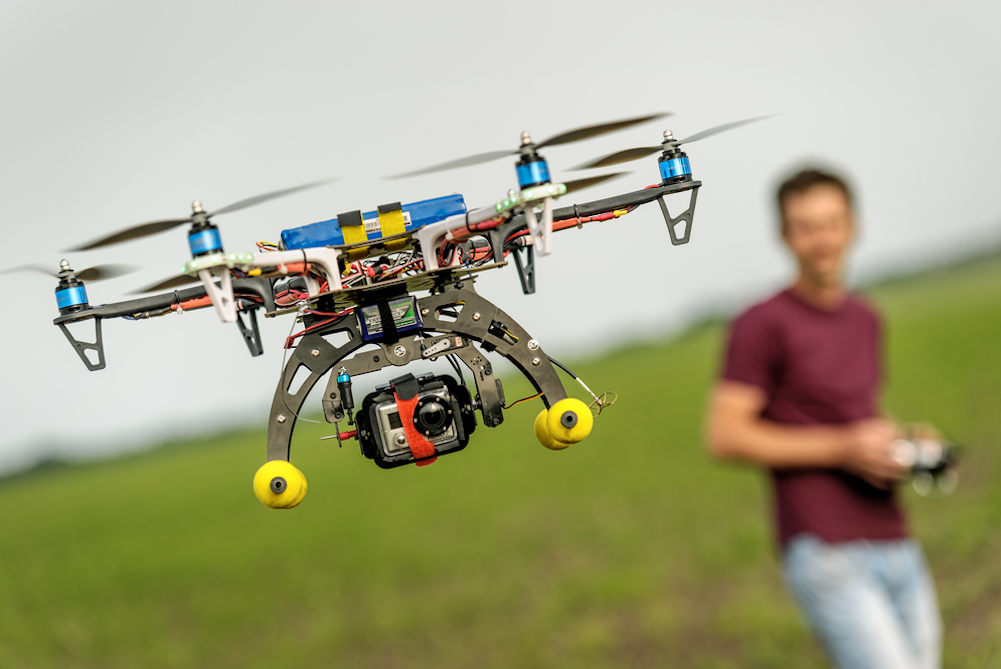 Senkronize hareket edebilen dronelar üretildi