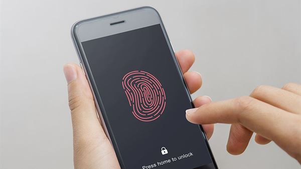 samsung un ekrana gomulu parmak izi