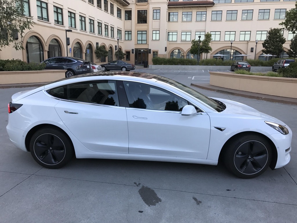 Tesla Model 3'ün final tasarımını gösteren fotoğraflar ortaya çıktı